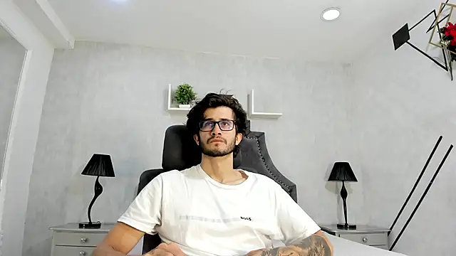 Loggan donnelly online show from 5, 10, 2025