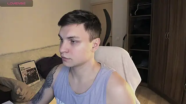 Snapshot of handsome_guy01 chatting on 6, 10, 2025 handsome guy01 online show from 6, 10, 2025