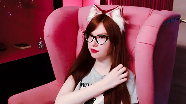 Snapshot of CarolGiggly chatting on 4, 12, 2024 CarolGiggly online show from 4, 12, 2024