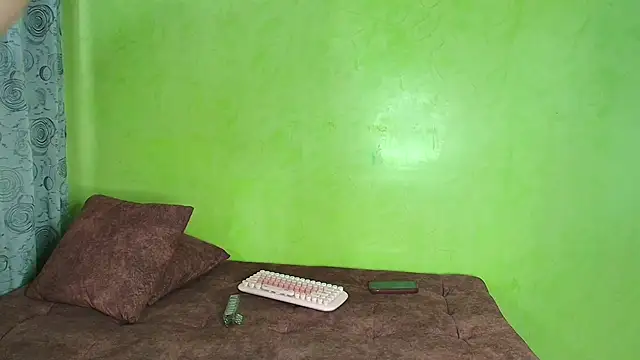 Snapshot of YellowCouple chatting on 1, 10, 2025 YellowCouple online show from 1, 10, 2025