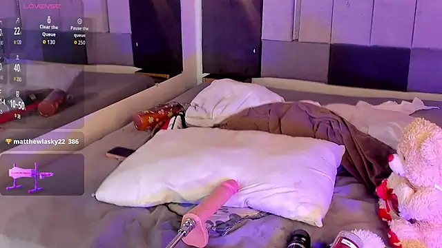 Snapshot of BritannyClaire chatting on 9, 10, 2025 BritannyClaire online show from 9, 10, 2025