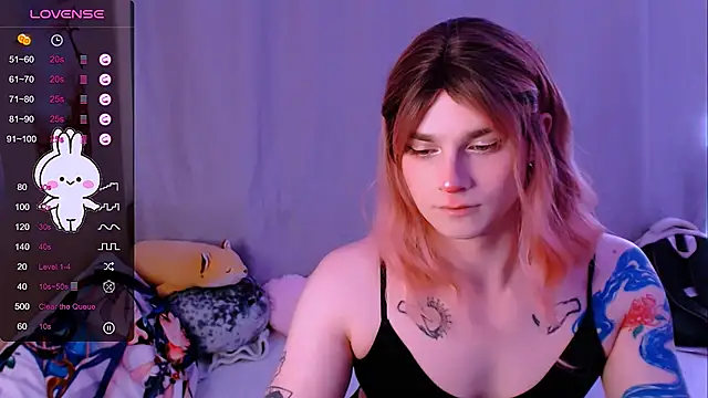 Snapshot of Alice_Hells chatting on 2, 10, 2025 Alice Hells online show from 2, 10, 2025