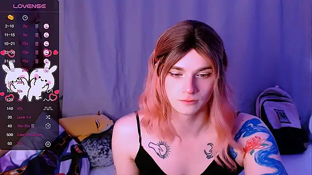 Snapshot of Alice_Hells chatting on 19, 10, 2025 Alice Hells online show from 19, 10, 2025