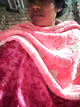 Hotty-dola online show from 2, 1, 2025