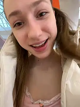 Lia  Love online show from 28, 1, 2025