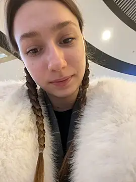 Lia  Love online show from 4, 2, 2025