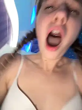 Lia  Love online show from 4, 2, 2025