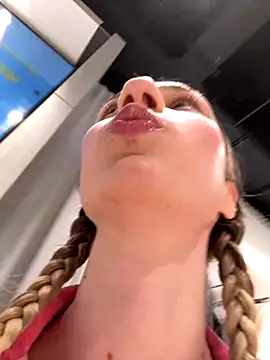 Lia  Love online show from 10, 9, 2025