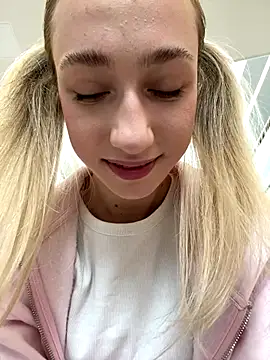 Lia  Love online show from 12, 9, 2025