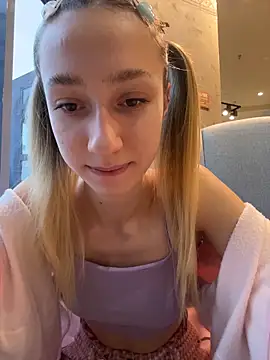 Lia  Love online show from 5, 11, 2025