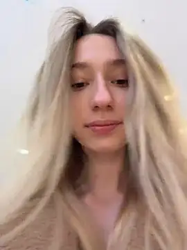 Lia  Love online show from 22, 12, 2025