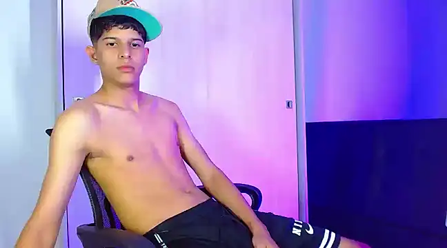 Snapshot of LiamGadiell chatting on 19, 12, 2024 LiamGadiell online show from 19, 12, 2024