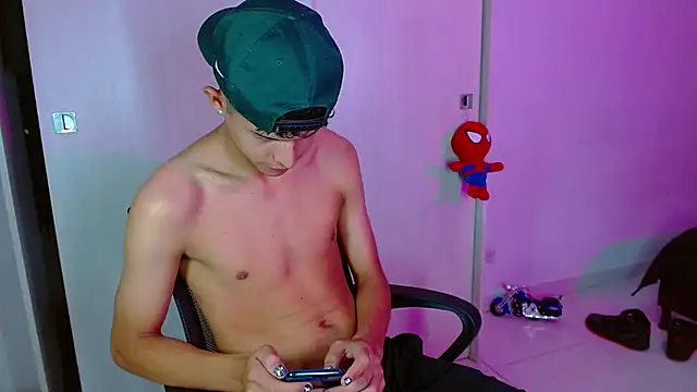 Snapshot of LiamGadiell chatting on 3, 3, 2025 LiamGadiell online show from 3, 3, 2025