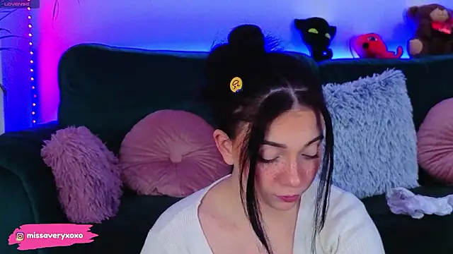 AveryWillow online show from 20, 3, 2026