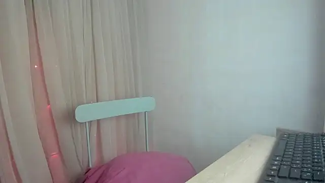 Snapshot of IvyLayla_ chatting on 2, 1, 2025 IvyLayla online show from 2, 1, 2025