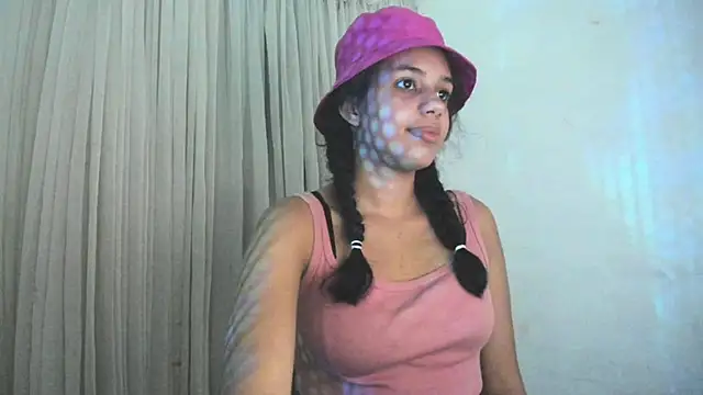 Snapshot of IvyLayla_ chatting on 7, 3, 2025 IvyLayla online show from 7, 3, 2025