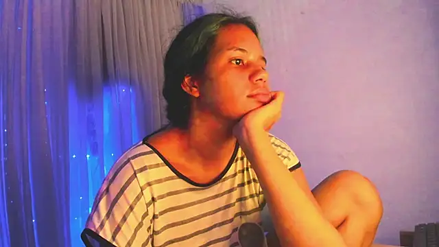 Snapshot of IvyLayla_ chatting on 8, 3, 2025 IvyLayla online show from 8, 3, 2025