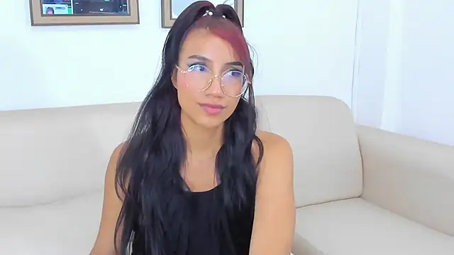 Snapshot of naomiii__ chatting on 28, 1, 2025 naomiii   online show from 28, 1, 2025