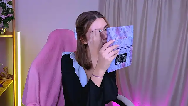 EmmaKeam online show from 28, 9, 2025