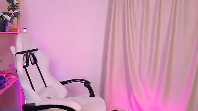 EmmaKeam online show from 7, 10, 2025