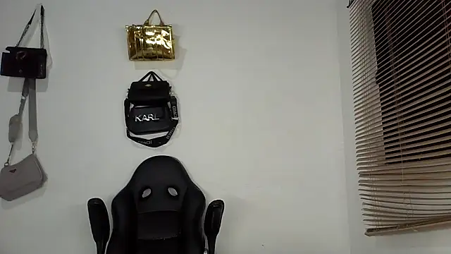 Snapshot of bigcrisblack chatting on 28, 9, 2025 bigcrisblack online show from 28, 9, 2025