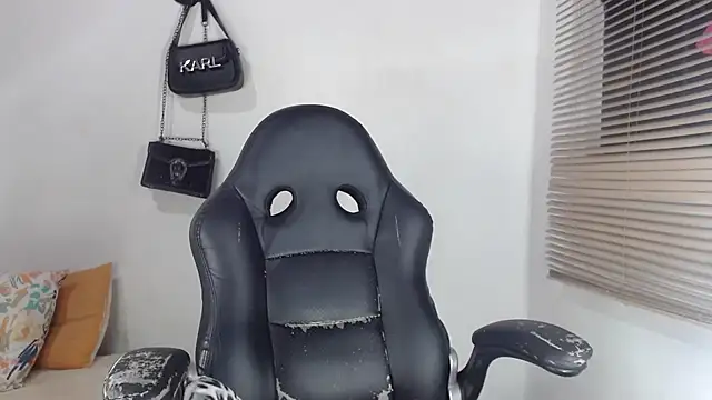 Snapshot of bigcrisblack chatting on 16, 10, 2025 bigcrisblack online show from 16, 10, 2025