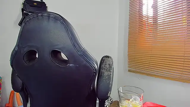 Snapshot of bigcrisblack chatting on 20, 10, 2025 bigcrisblack online show from 20, 10, 2025