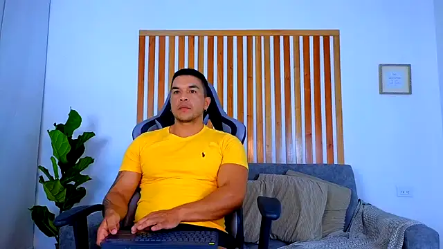 Snapshot of estebandelouis chatting on 12, 5, 2026 estebandelouis online show from 12, 5, 2026
