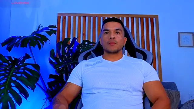 Snapshot of estebandelouis chatting on 23, 5, 2026 estebandelouis online show from 23, 5, 2026