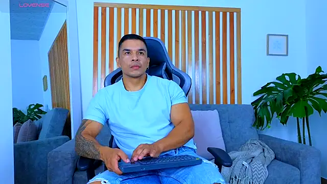 Snapshot of estebandelouis chatting on 25, 5, 2026 estebandelouis online show from 25, 5, 2026