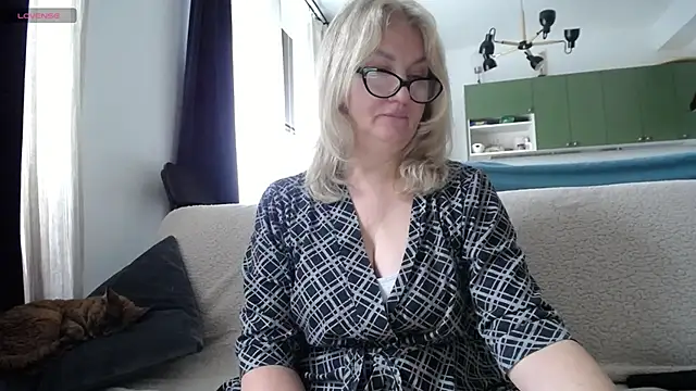 Blond Woman online show from 27, 1, 2025