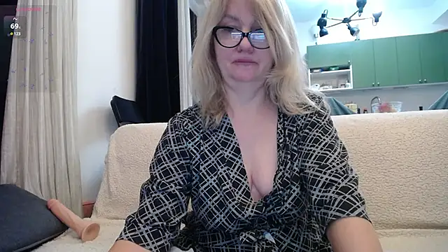 Blond Woman online show from 29, 1, 2025