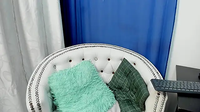 Analia18  online show from 14, 1, 2025