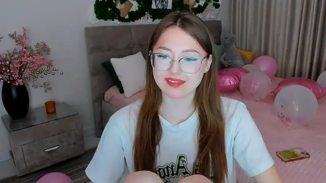 Snapshot of SereneFlame chatting on 25, 2, 2025 SereneFlame online show from 25, 2, 2025