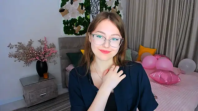 Snapshot of SereneFlame chatting on 28, 2, 2025 SereneFlame online show from 28, 2, 2025