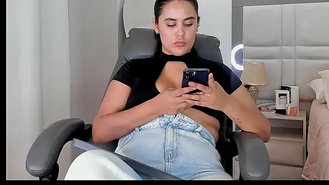 LexyRobert online show from 9, 11, 2025