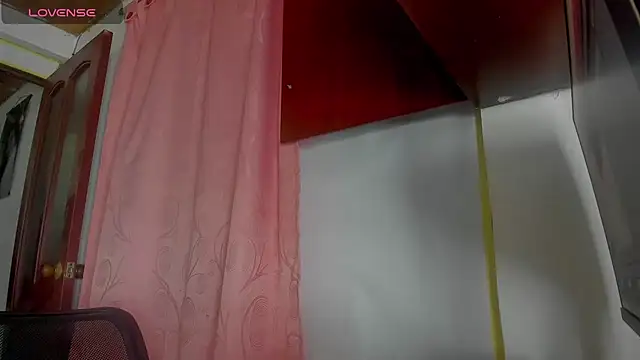 Nenita Hot  online show from 4, 11, 2025