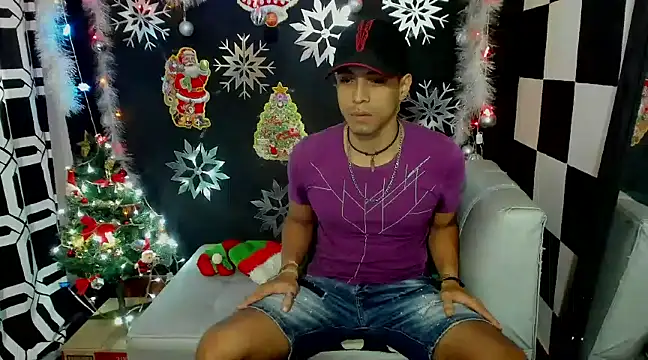 Snapshot of MikeRose94 chatting on 21, 12, 2024 MikeRose94 online show from 21, 12, 2024