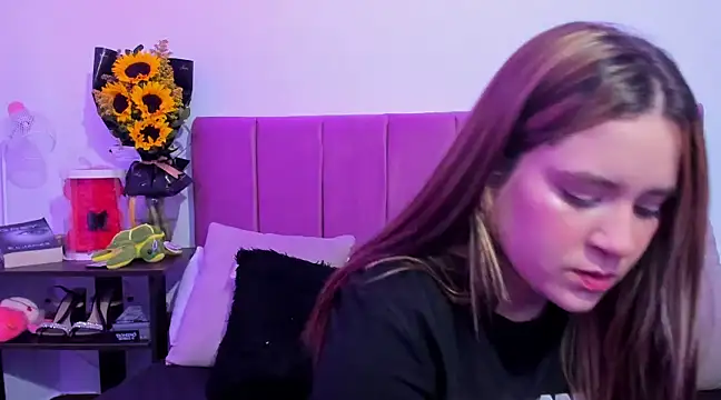 Snapshot of EmmyGray chatting on 10, 12, 2024 EmmyGray online show from 10, 12, 2024