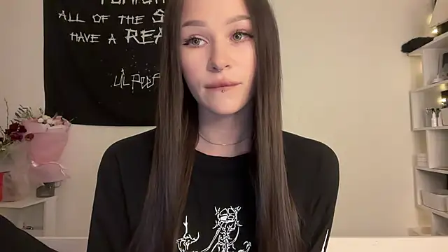 Snapshot of ur_molly chatting on 6, 3, 2026 ur molly online show from 6, 3, 2026