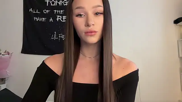 Snapshot of ur_molly chatting on 7, 3, 2026 ur molly online show from 7, 3, 2026