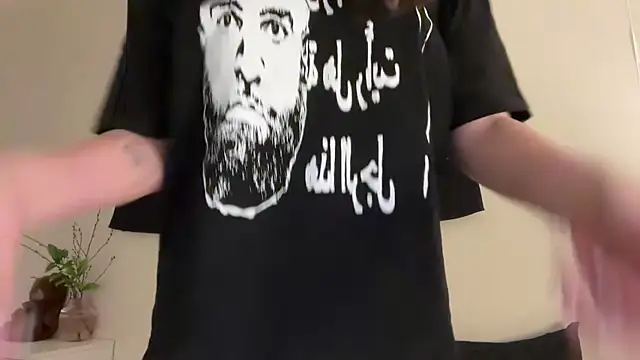 Snapshot of ur_molly chatting on 19, 3, 2026 ur molly online show from 19, 3, 2026