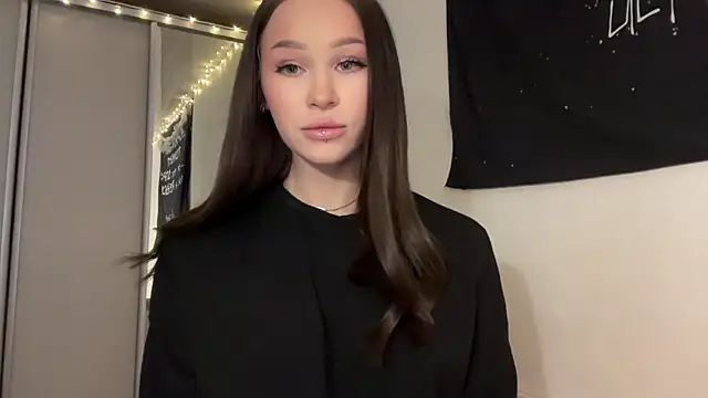 Snapshot of ur_molly chatting on 25, 3, 2026 ur molly online show from 25, 3, 2026