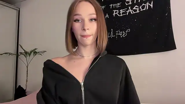 Snapshot of ur_molly chatting on 15, 4, 2026 ur molly online show from 15, 4, 2026