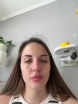 Snapshot of AmiLavs chatting on 6, 4, 2026 AmiLavs online show from 6, 4, 2026