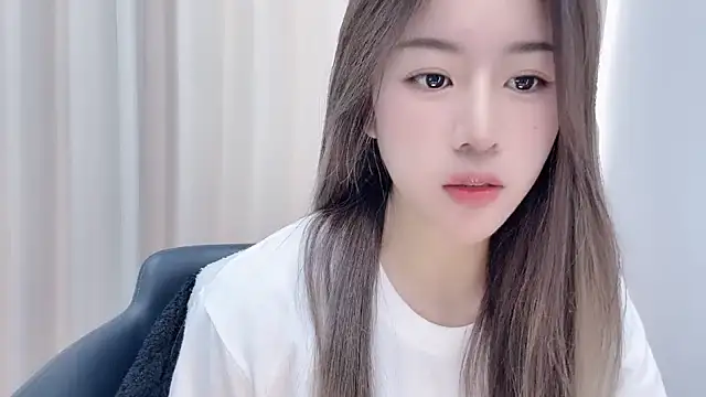 chloe-01 online show from 4, 12, 2024