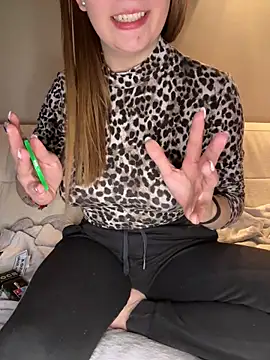 Mia harmati online show from 2, 12, 2025