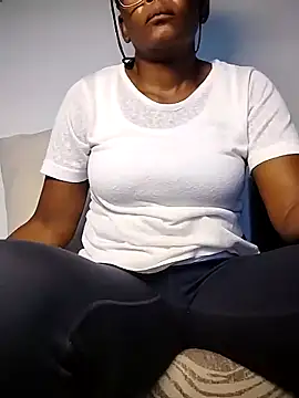 Snapshot of QUEENSHEBAxx01 chatting on 12, 1, 2025 QUEENSHEBAxx01 online show from 12, 1, 2025