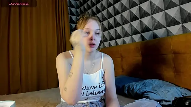 MaryShiotta online show from 27, 2, 2025