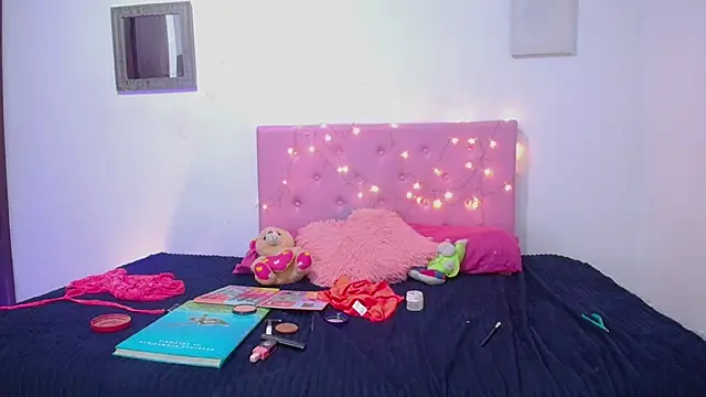 issa kitty online show from 18, 2, 2025